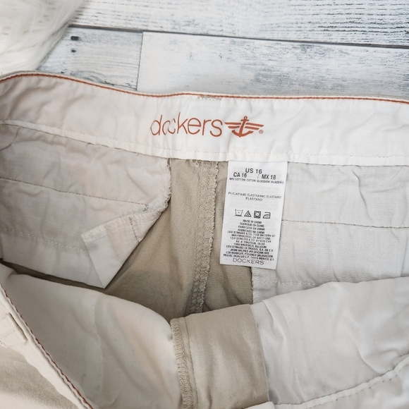 Dockers Tan Shorts - Picture 4 of 6